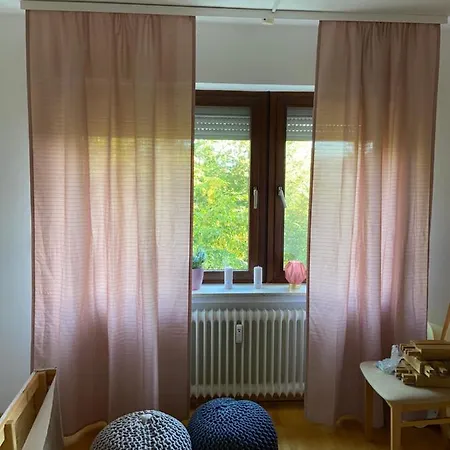 Schoene Mitten In Apartament