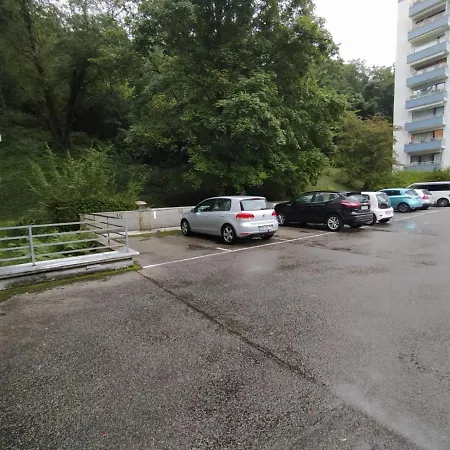 Schoene Mitten In Apartament